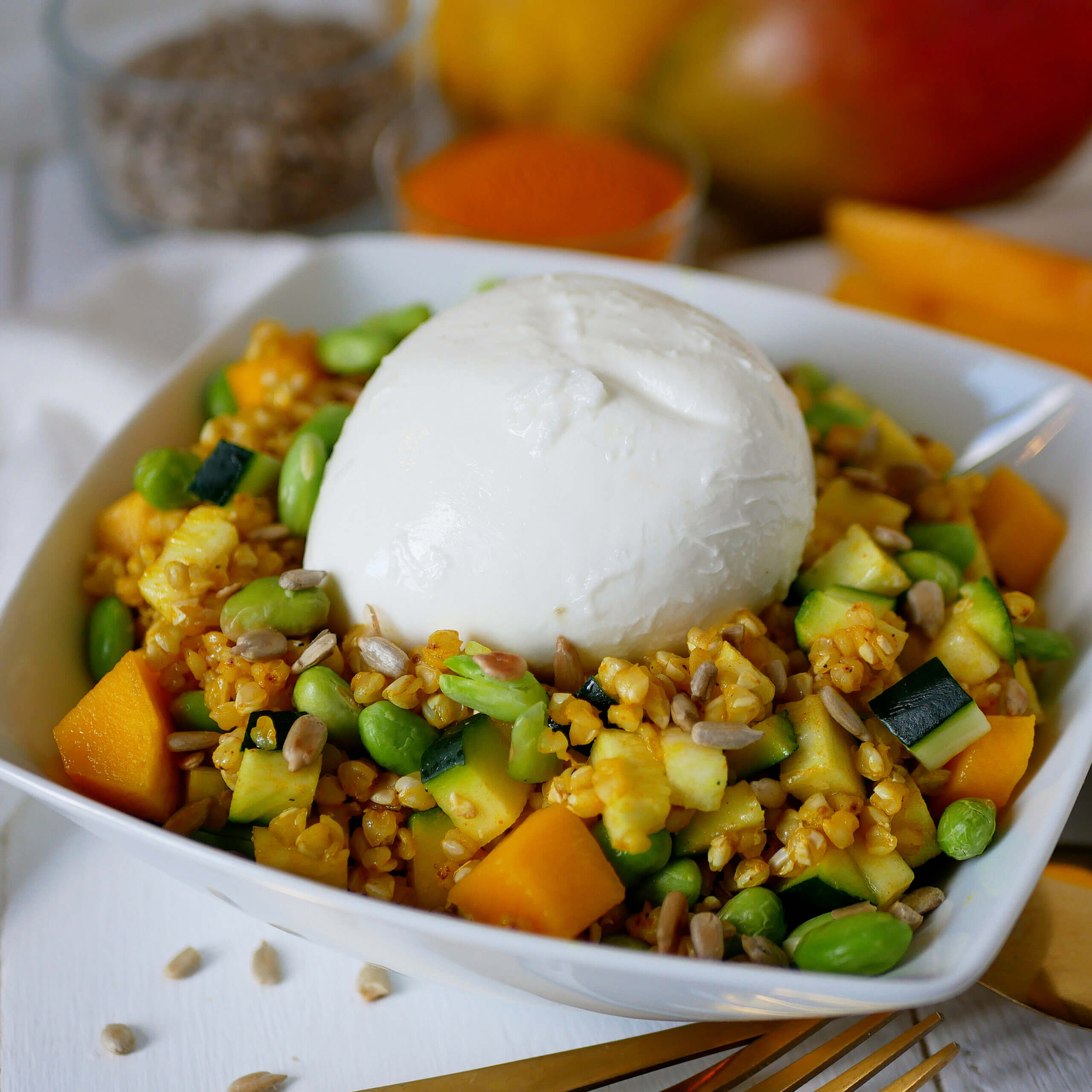 salade froide de sarrasin curcuma mangue et mozzarella